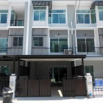 ติดฟิล์มกระจกบ้านทาวน์โฮม 3 ชั้น THE METRO รัตนาธิเบศร์